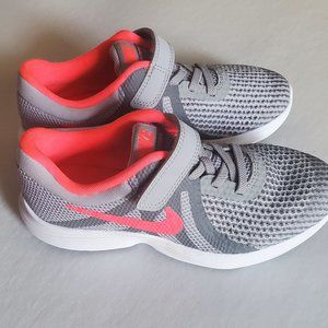 Nike Girls Revolution 4 GS 943307-003 Grey/Pink